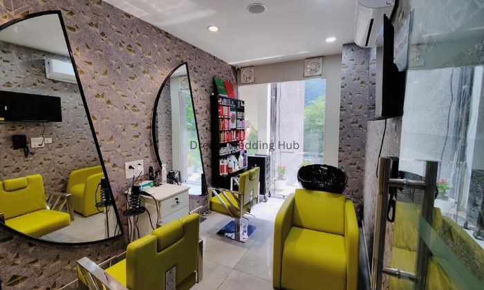 Fashion World Unisex Salon